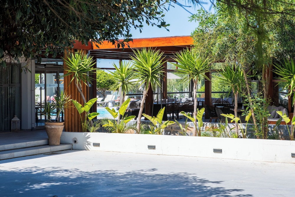 Malena Hotel & Suites - Adults Only by Omilos Hotels — Restaurant & bars in Gazi