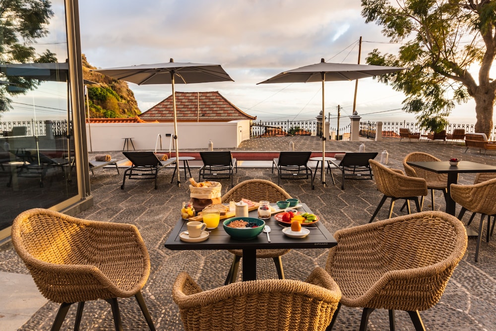 1905 Zino's Palace — Restaurant & bars in Ponta do Sol, Madeira