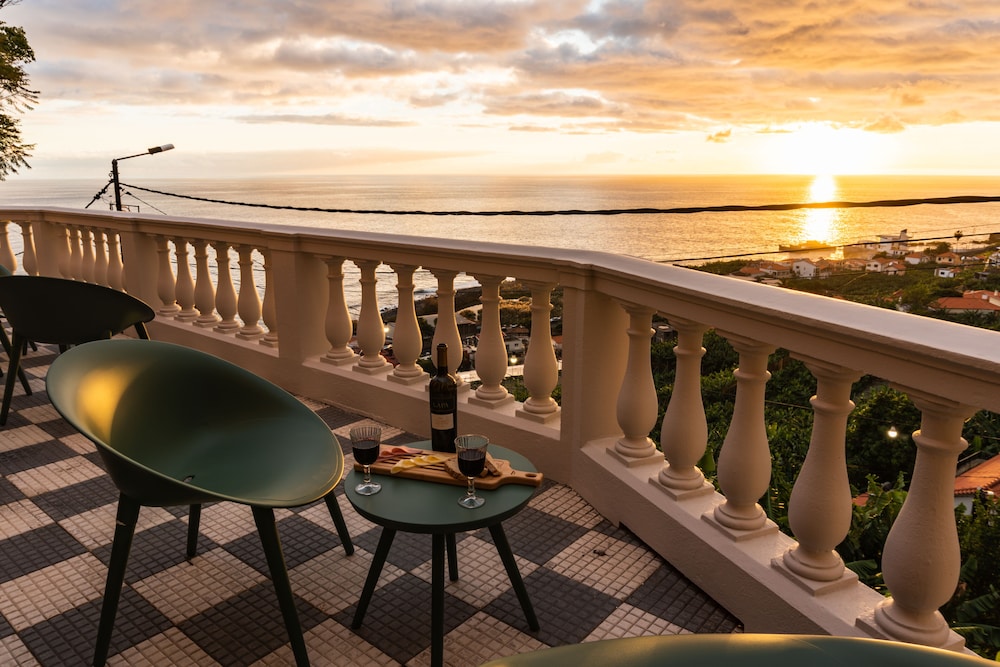 1905 Zino's Palace — Hotel building in Ponta do Sol, Madeira