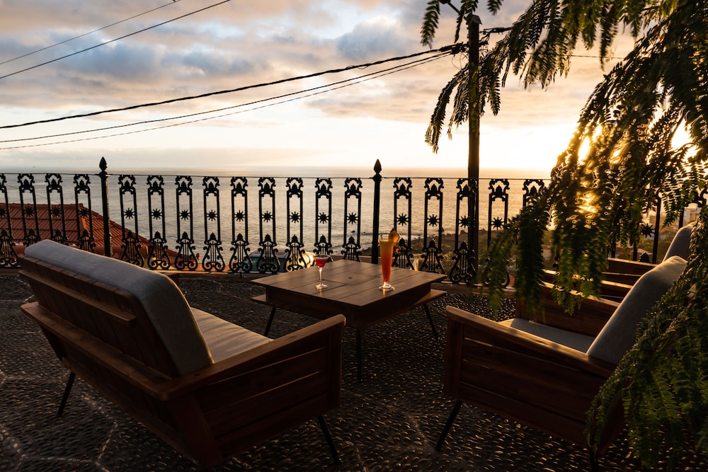 1905 Zino's Palace — Restaurant & bars in Ponta do Sol, Madeira