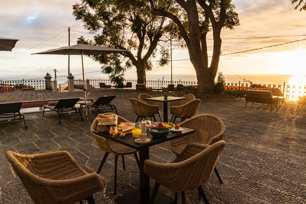 1905 Zino's Palace — Restaurant & bars in Ponta do Sol, Madeira