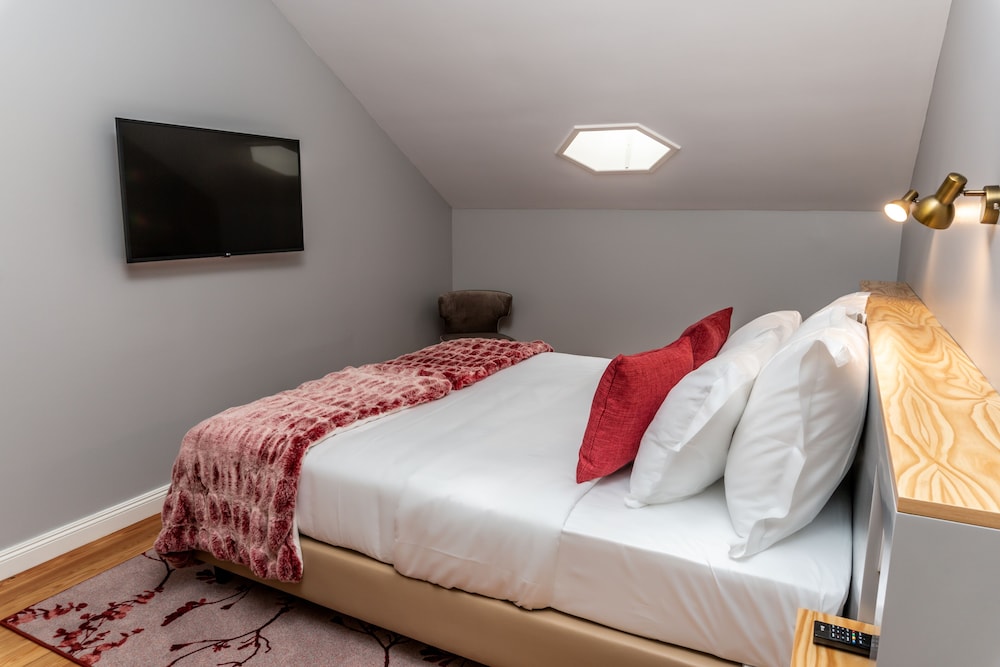 1905 Zino's Palace — Hotel rooms in Ponta do Sol, Madeira