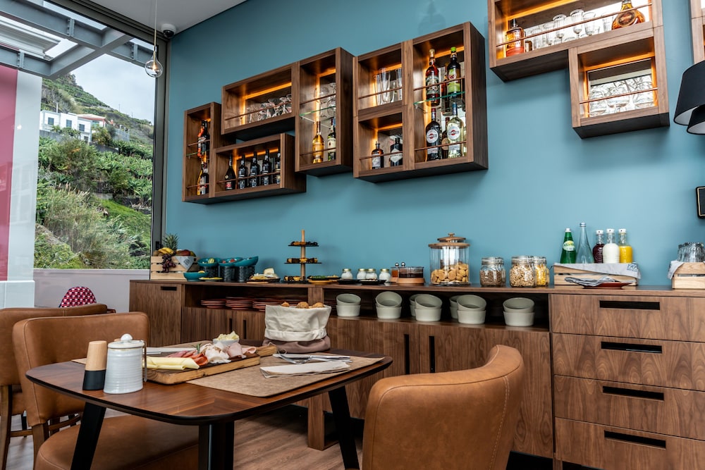1905 Zino's Palace — Restaurant & bars in Ponta do Sol, Madeira