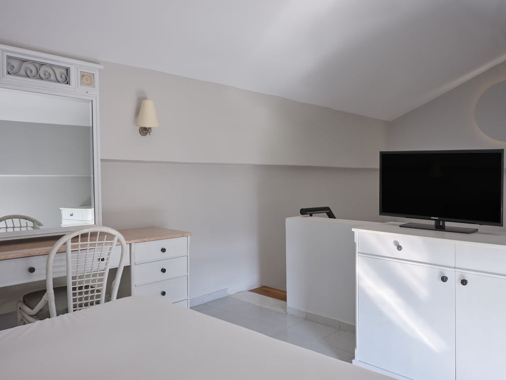 Atlantica Princess Hotel — Hotel rooms in Ialyssos, South Aegean