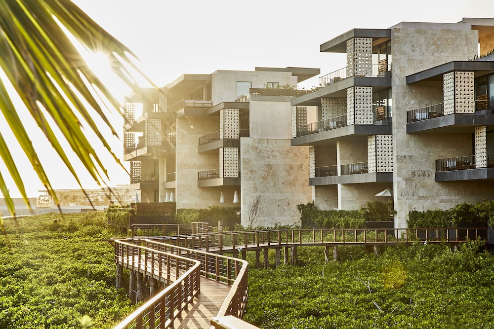 Etéreo, Auberge Collection — Hotel building in Playa del Carmen, Quintana Roo