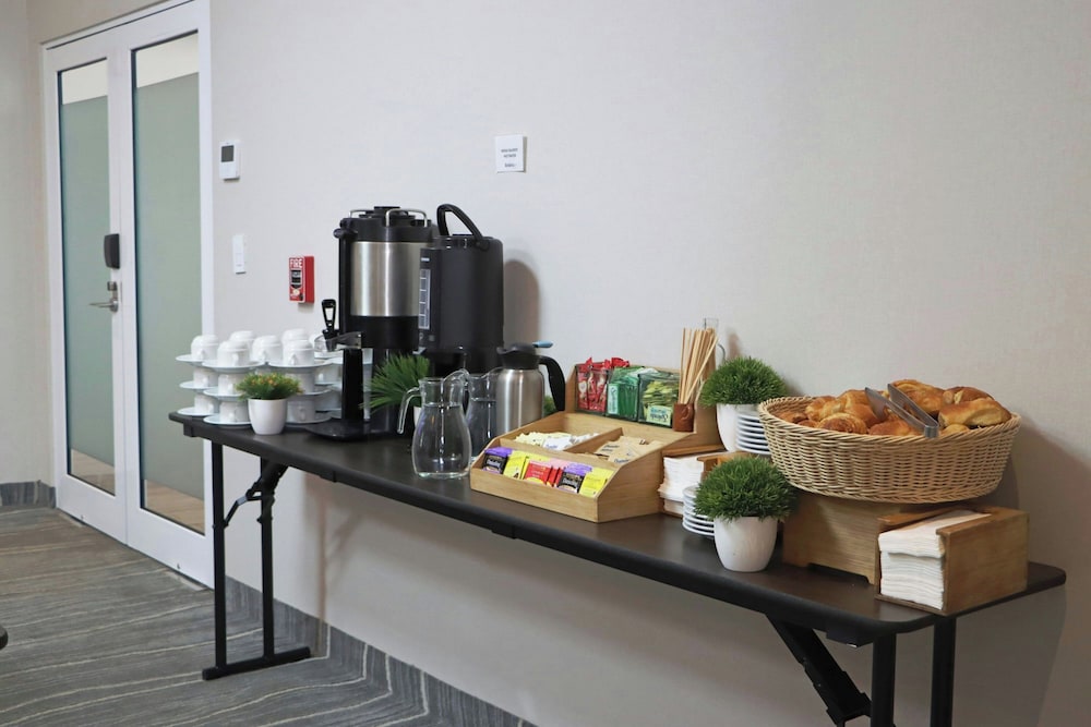 Residence Inn by Marriott Cancun Hotel Zone — Restaurant & bars in Cancun, Quintana Roo