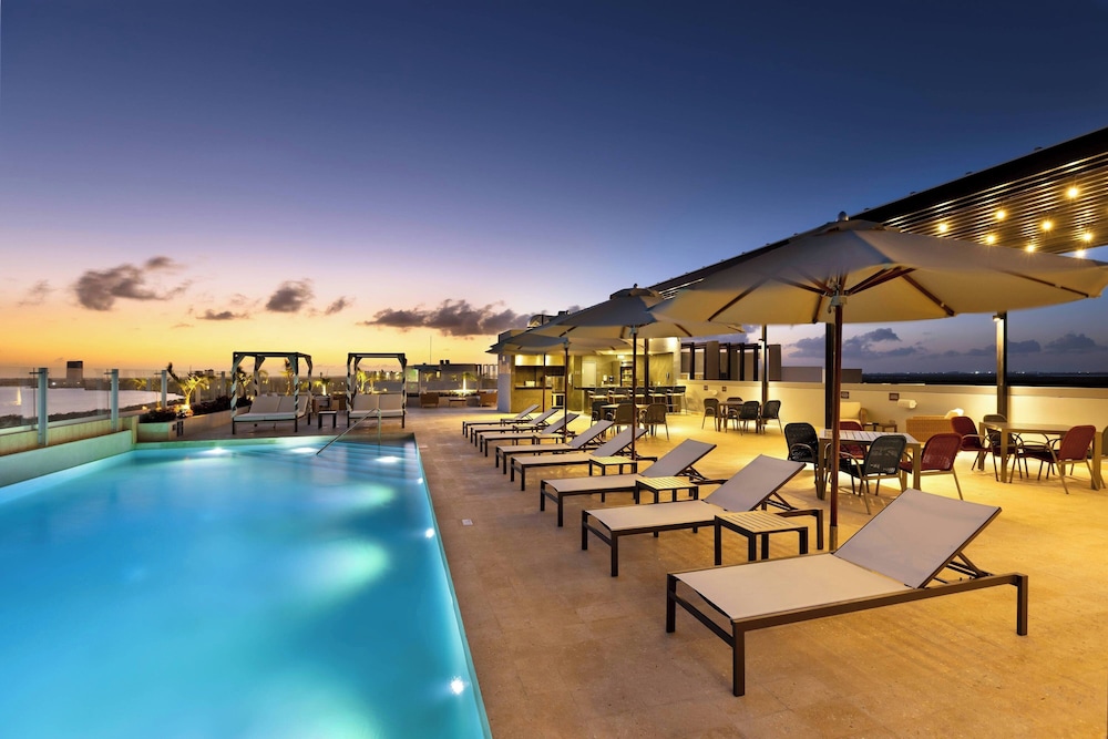 Residence Inn by Marriott Cancun Hotel Zone — Swimming pool in Cancun, Quintana Roo