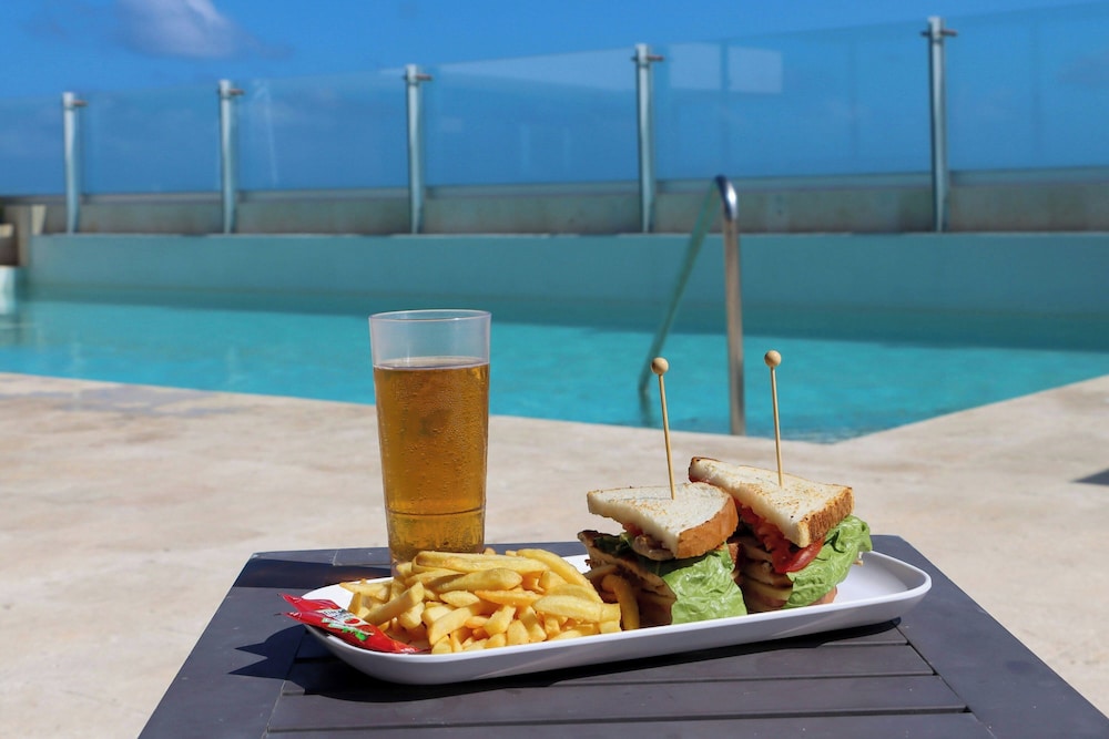 Residence Inn by Marriott Cancun Hotel Zone — Restaurant & bars in Cancun, Quintana Roo