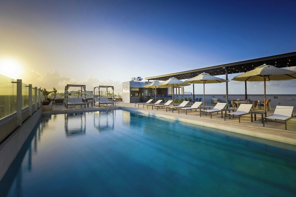 Residence Inn by Marriott Cancun Hotel Zone — Swimming pool in Cancun, Quintana Roo