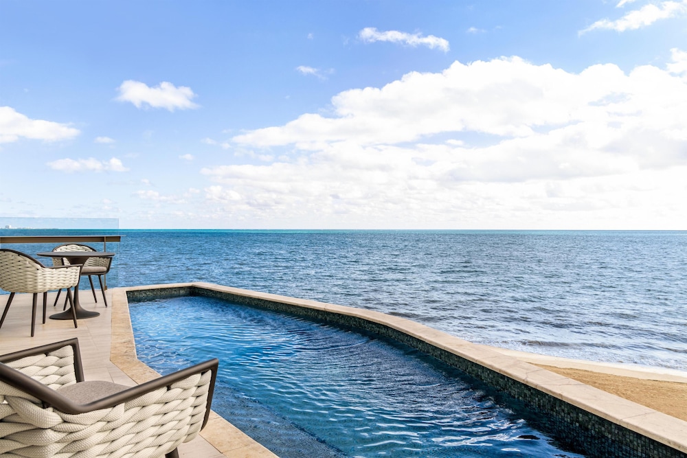 Hilton Cancun, an All-Inclusive Resort — Swimming pool in Puerto Morelos, Quintana Roo