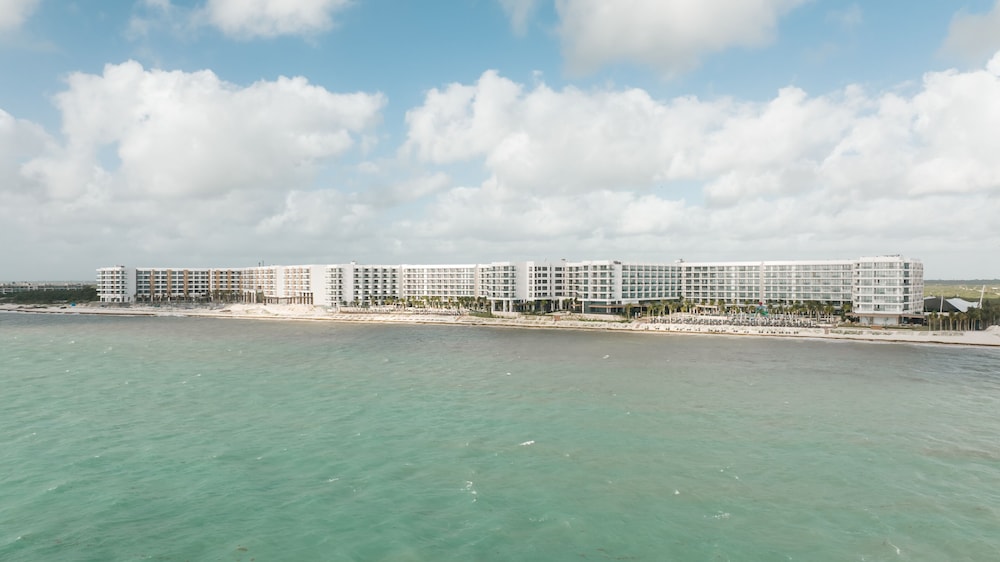 Hilton Cancun, an All-Inclusive Resort — Hotel building in Puerto Morelos, Quintana Roo