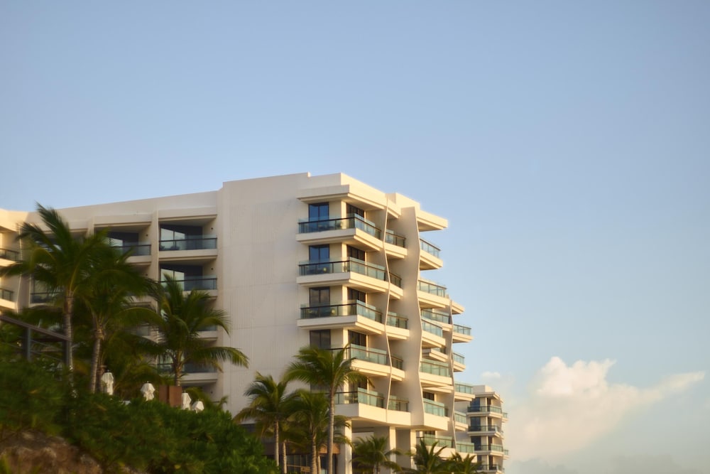 Hilton Cancun, an All-Inclusive Resort — Hotel building in Puerto Morelos, Quintana Roo