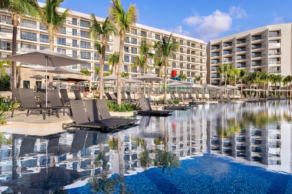 Hilton Cancun, an All-Inclusive Resort — Swimming pool in Puerto Morelos, Quintana Roo