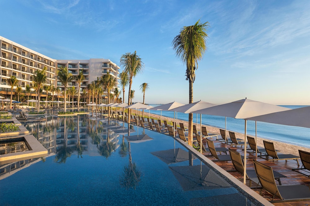 Hilton Cancun, an All-Inclusive Resort — Swimming pool in Puerto Morelos, Quintana Roo