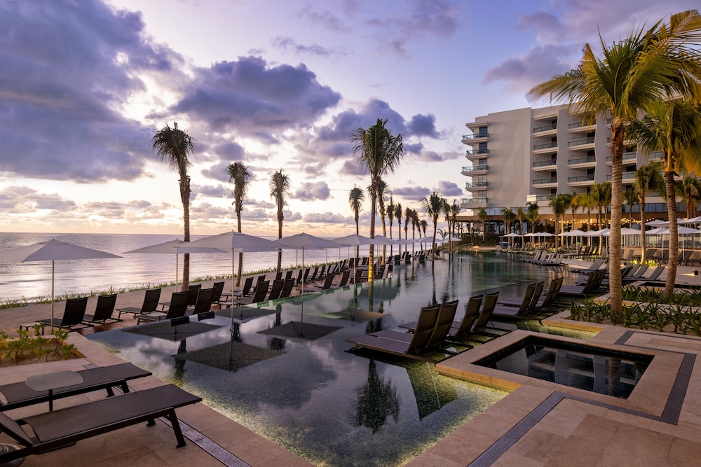 Hilton Cancun, an All-Inclusive Resort — Swimming pool in Puerto Morelos, Quintana Roo