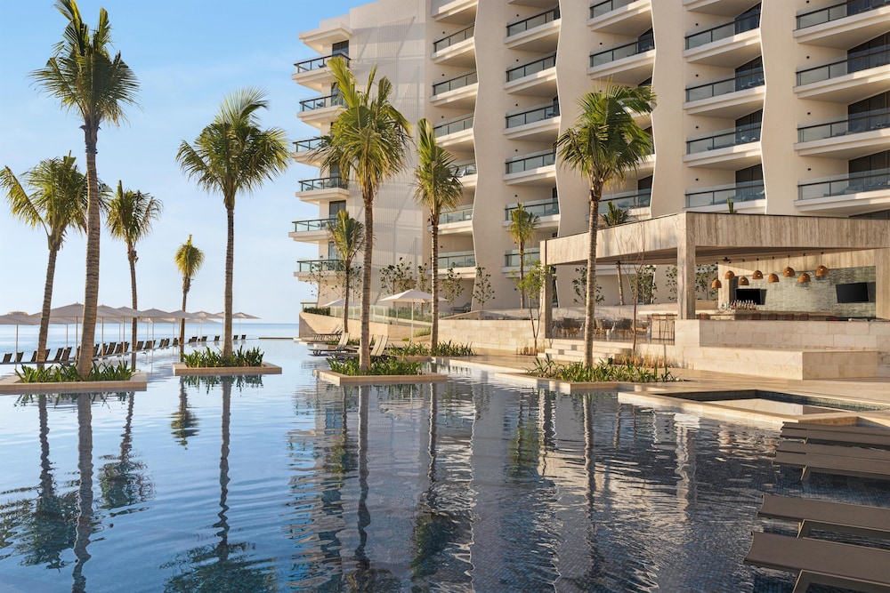 Hilton Cancun, an All-Inclusive Resort — Hotel building in Puerto Morelos, Quintana Roo