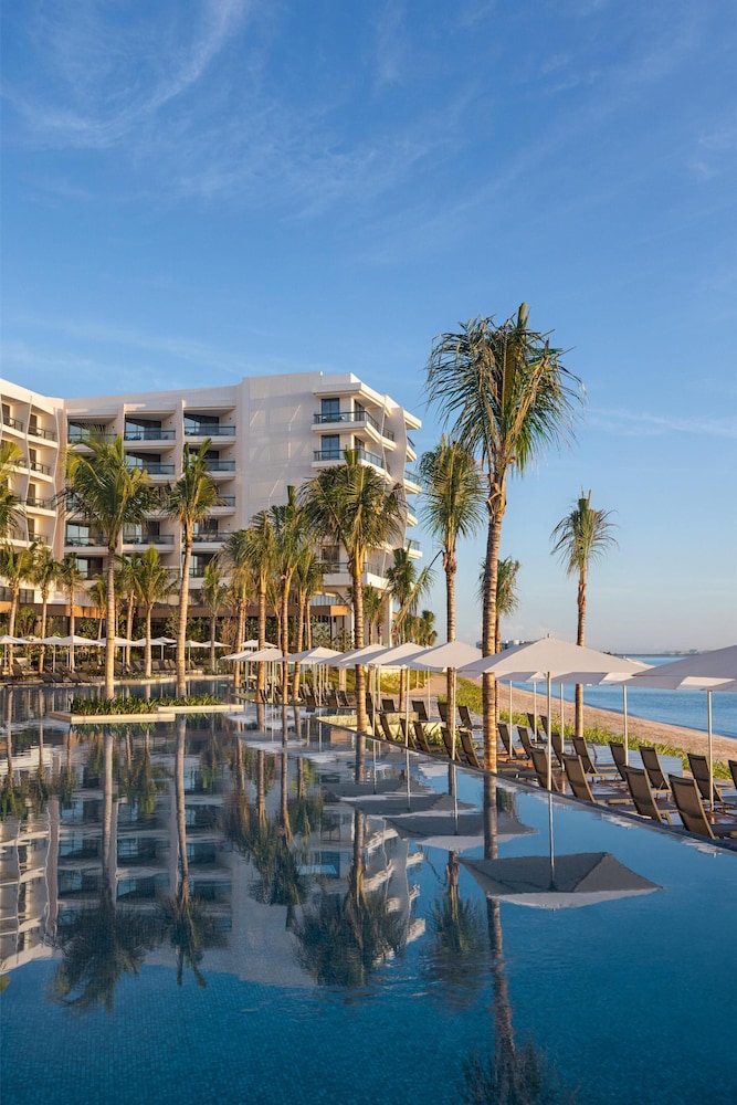 Hilton Cancun, an All-Inclusive Resort — Swimming pool in Puerto Morelos, Quintana Roo