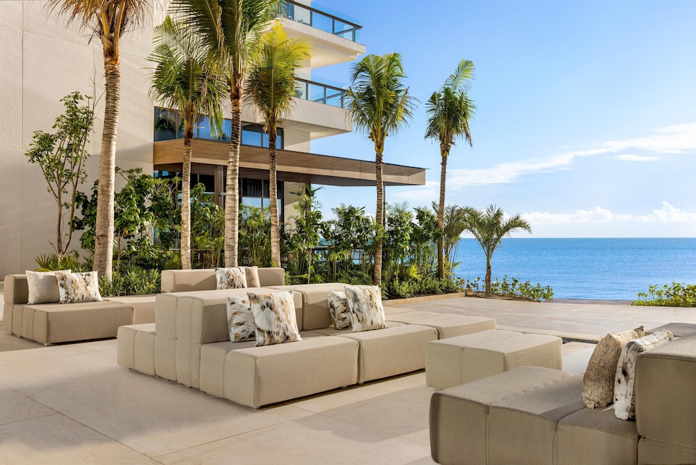 Hilton Cancun, an All-Inclusive Resort — Hotel building in Puerto Morelos, Quintana Roo