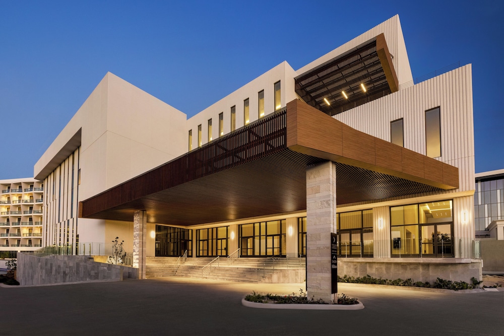 Hilton Cancun, an All-Inclusive Resort — Hotel building in Puerto Morelos, Quintana Roo