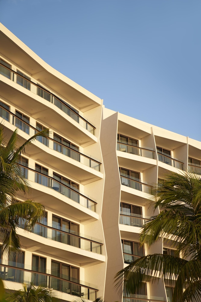 Hilton Cancun, an All-Inclusive Resort — Hotel building in Puerto Morelos, Quintana Roo