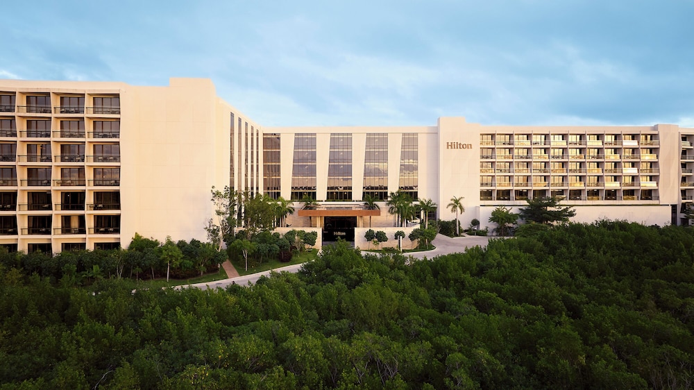 Hilton Cancun, an All-Inclusive Resort — Hotel building in Puerto Morelos, Quintana Roo