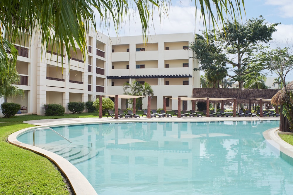 Dreams Puerto Morelos Resort & Spa - All Inclusive — Swimming pool in Puerto Morelos, Quintana Roo
