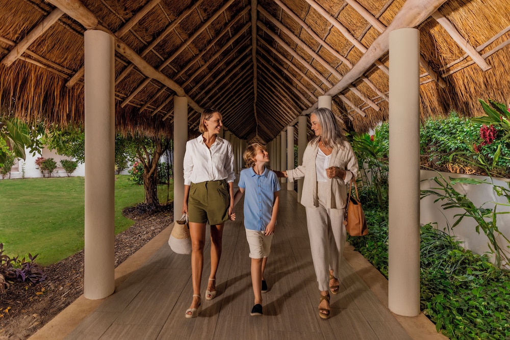 Dreams Puerto Morelos Resort & Spa - All Inclusive — Hotel building in Puerto Morelos, Quintana Roo