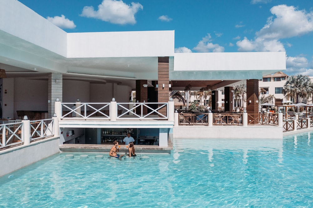 Dreams Puerto Morelos Resort & Spa - All Inclusive — Swimming pool in Puerto Morelos, Quintana Roo