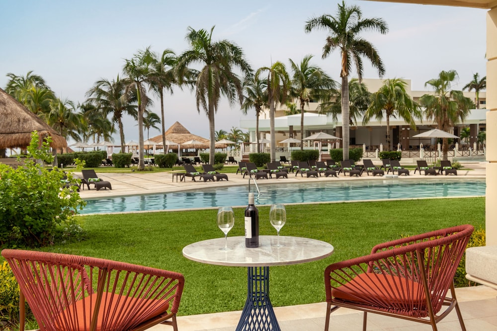 Dreams Puerto Morelos Resort & Spa - All Inclusive — Swimming pool in Puerto Morelos, Quintana Roo