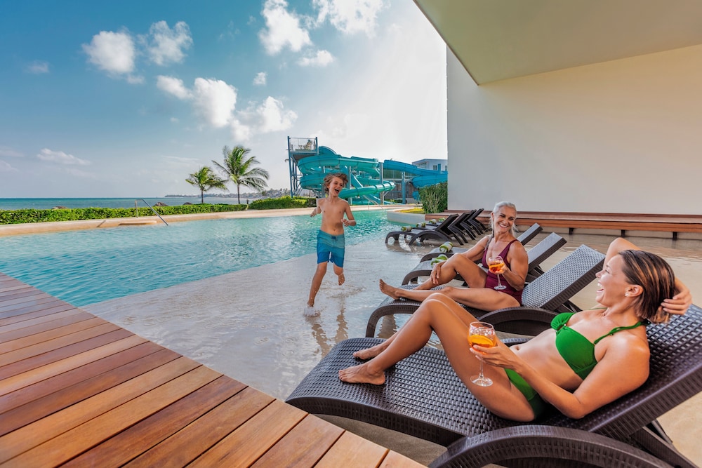 Dreams Puerto Morelos Resort & Spa - All Inclusive — Swimming pool in Puerto Morelos, Quintana Roo