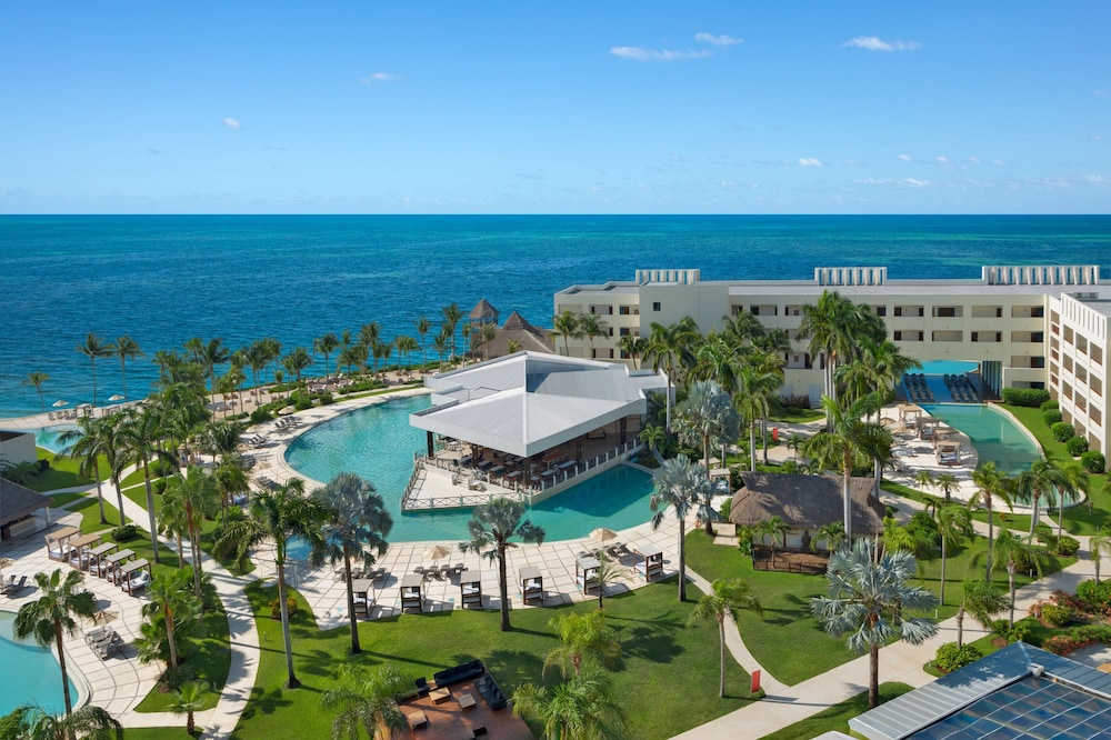 Dreams Puerto Morelos Resort & Spa - All Inclusive — Swimming pool in Puerto Morelos, Quintana Roo