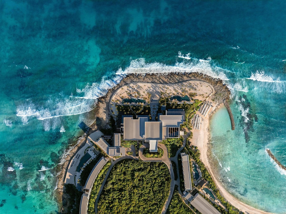 Hilton Tulum Riviera Maya All-Inclusive Resort — Hotel building in Akumal, Quintana Roo