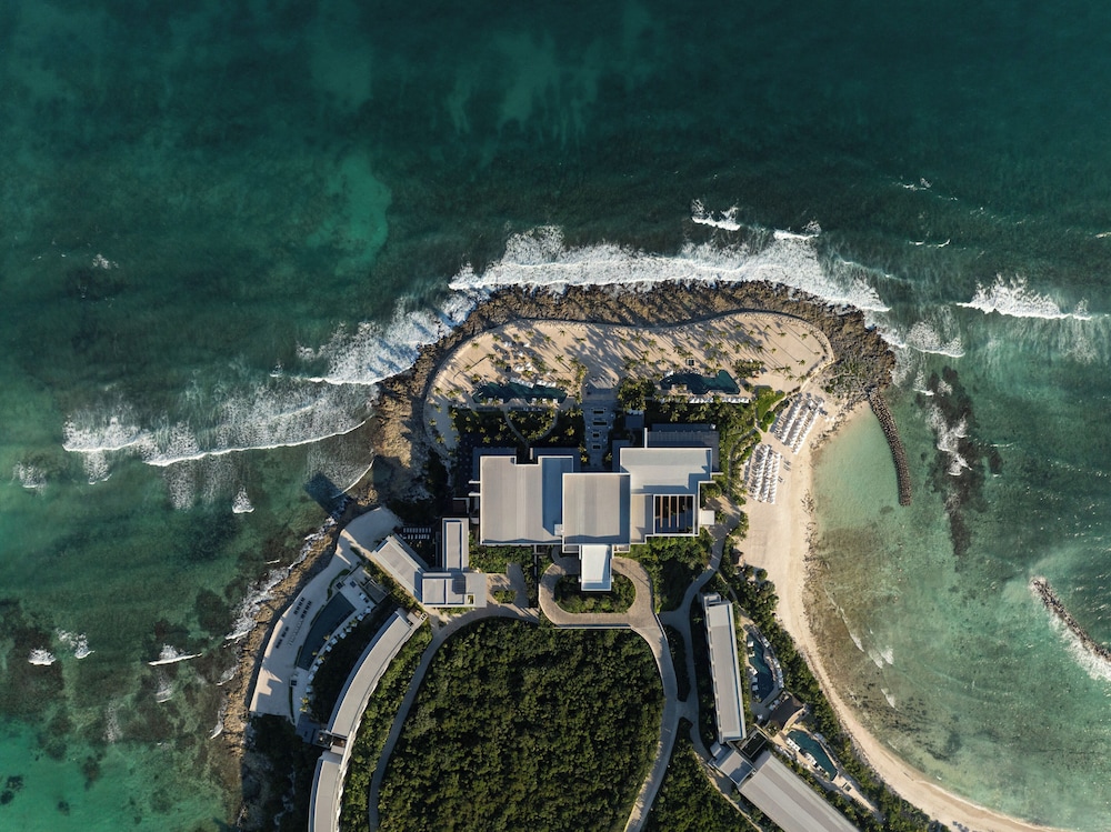 Hilton Tulum Riviera Maya All-Inclusive Resort — Hotel building in Akumal, Quintana Roo