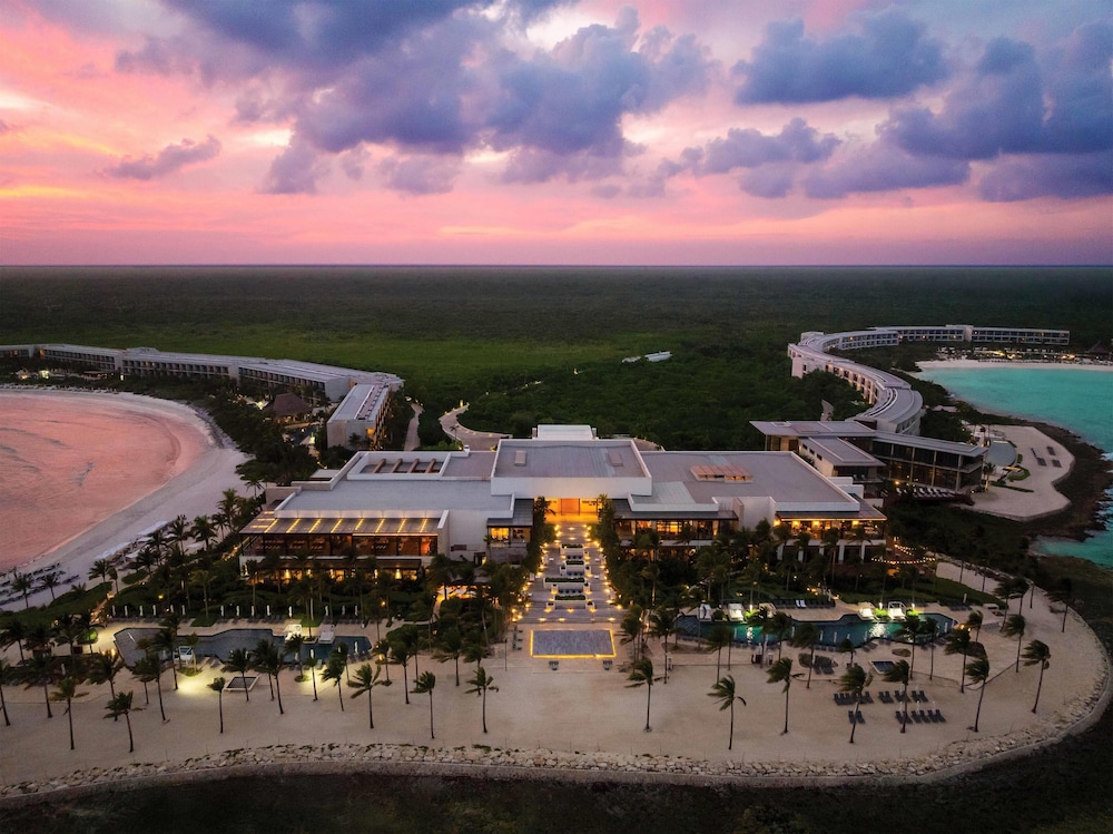 Hilton Tulum Riviera Maya All-Inclusive Resort — Hotel building in Akumal, Quintana Roo