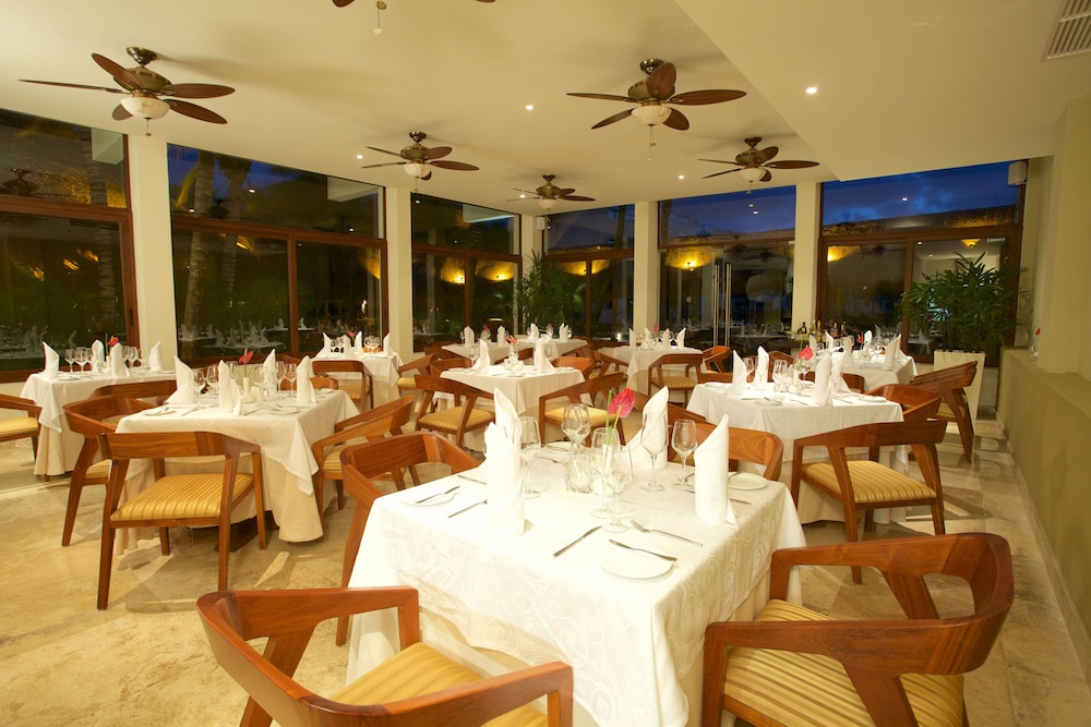 Akumal Bay Beach & Spa Resort All Inclusive — Restaurant & bars in Akumal, Quintana Roo