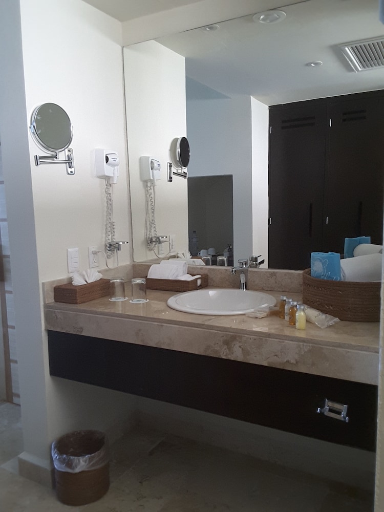 Akumal Bay Beach & Spa Resort All Inclusive — Hotel rooms in Akumal, Quintana Roo