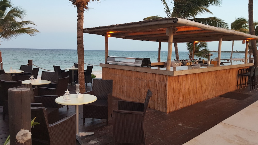 Akumal Bay Beach & Spa Resort All Inclusive — Restaurant & bars in Akumal, Quintana Roo