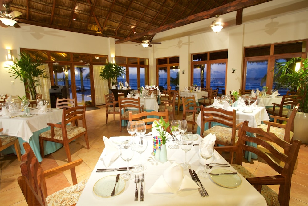 Akumal Bay Beach & Spa Resort All Inclusive — Restaurant & bars in Akumal, Quintana Roo