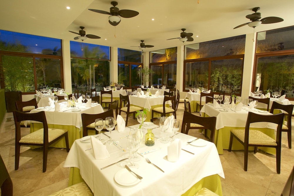 Akumal Bay Beach & Spa Resort All Inclusive — Restaurant & bars in Akumal, Quintana Roo