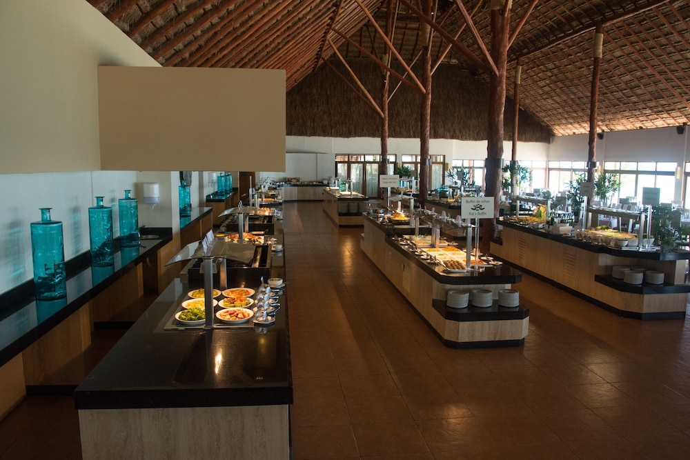 Akumal Bay Beach & Spa Resort All Inclusive — Restaurant & bars in Akumal, Quintana Roo