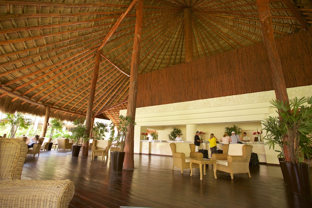 Akumal Bay Beach & Spa Resort All Inclusive — Hotel building in Akumal, Quintana Roo