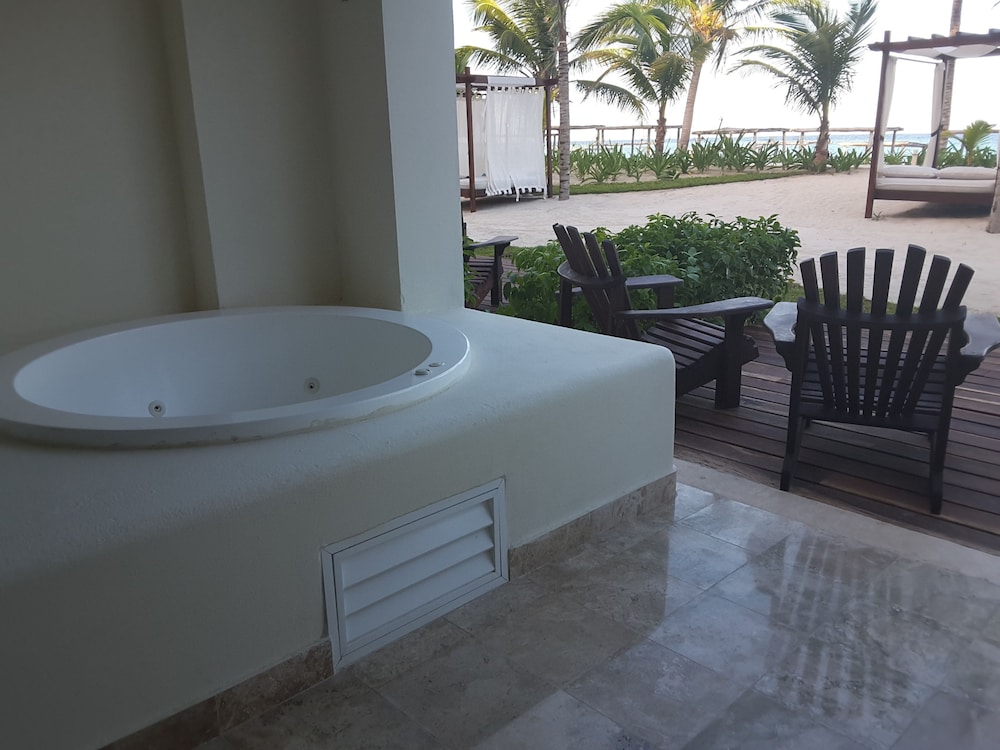 Akumal Bay Beach & Spa Resort All Inclusive — Hotel rooms in Akumal, Quintana Roo