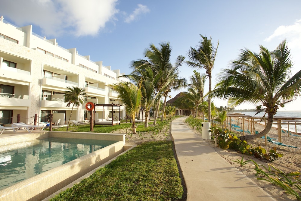 Akumal Bay Beach & Spa Resort All Inclusive — Hotel building in Akumal, Quintana Roo
