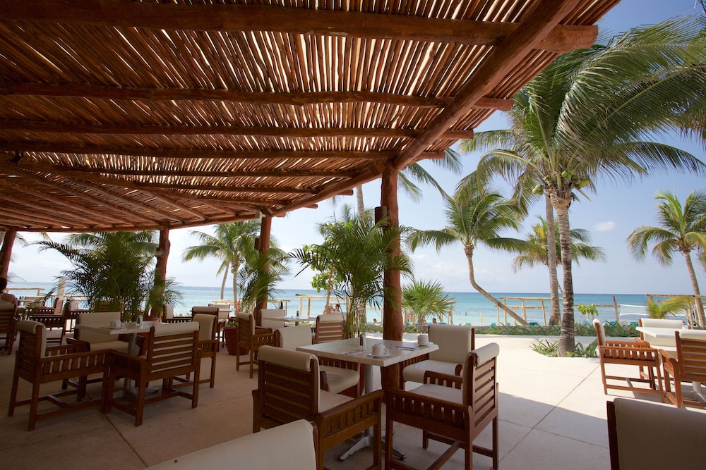 Akumal Bay Beach & Spa Resort All Inclusive — Restaurant & bars in Akumal, Quintana Roo