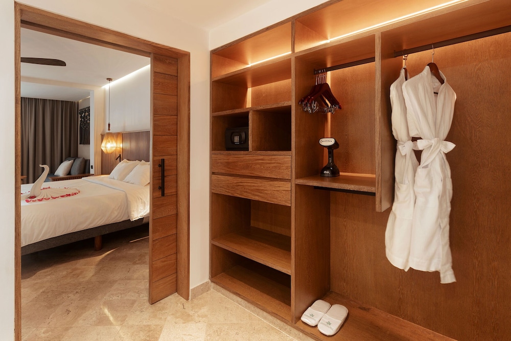 Akumal Bay Beach & Spa Resort All Inclusive — Hotel rooms in Akumal, Quintana Roo