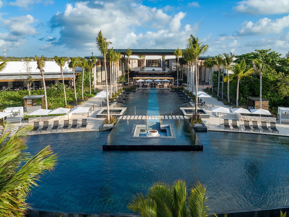 Conrad Tulum Riviera Maya, an All-Inclusive Experience — Swimming pool in Akumal, Quintana Roo