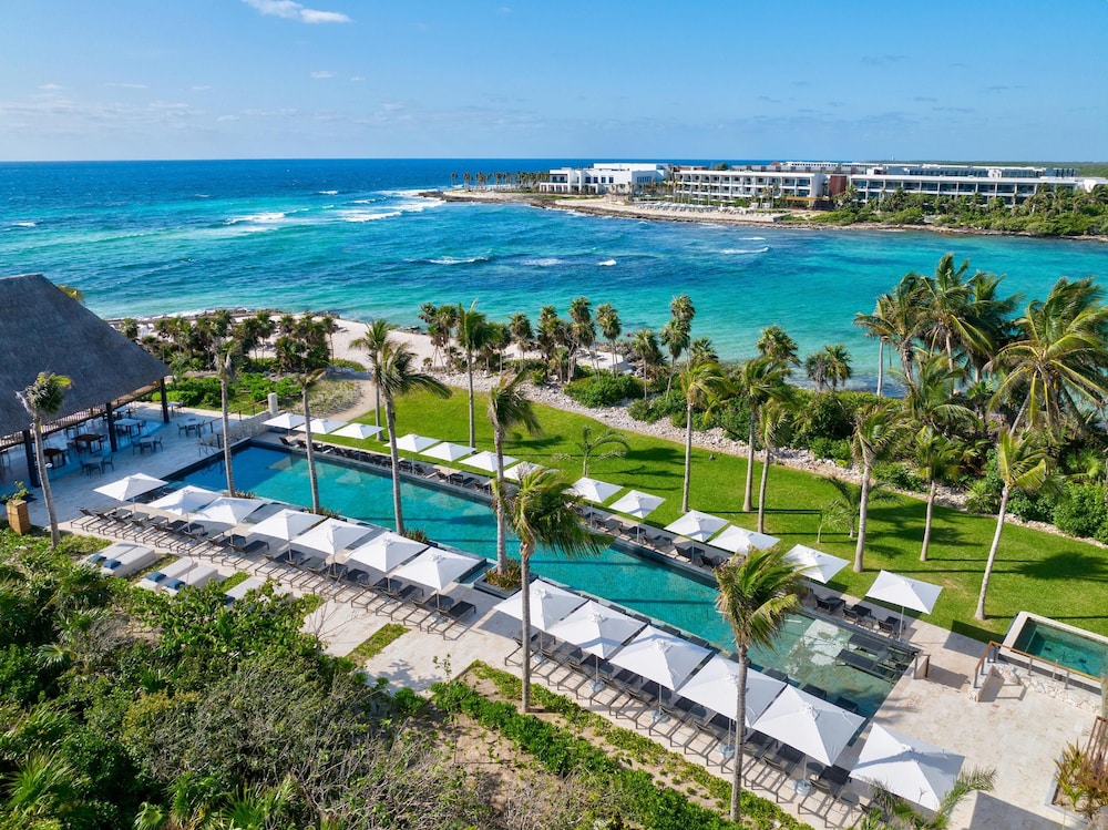 Conrad Tulum Riviera Maya, an All-Inclusive Experience — Swimming pool in Akumal, Quintana Roo