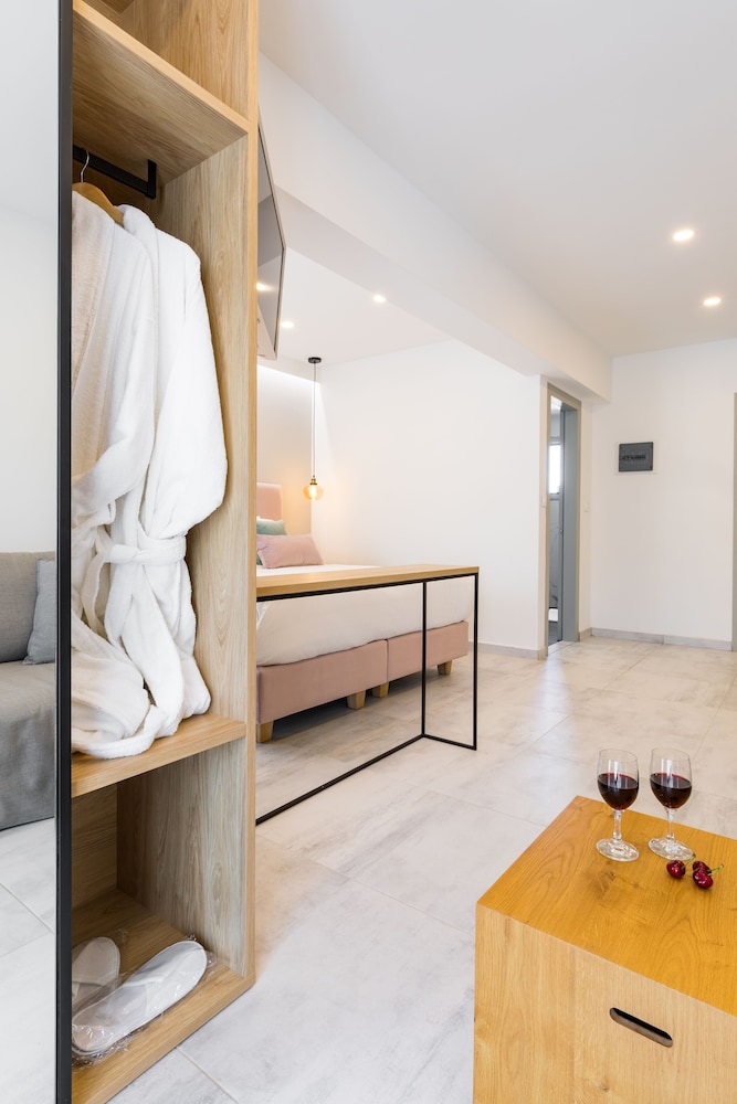 V Luxury Suites — Hotel rooms in Perama (Corfu), Ionian Islands