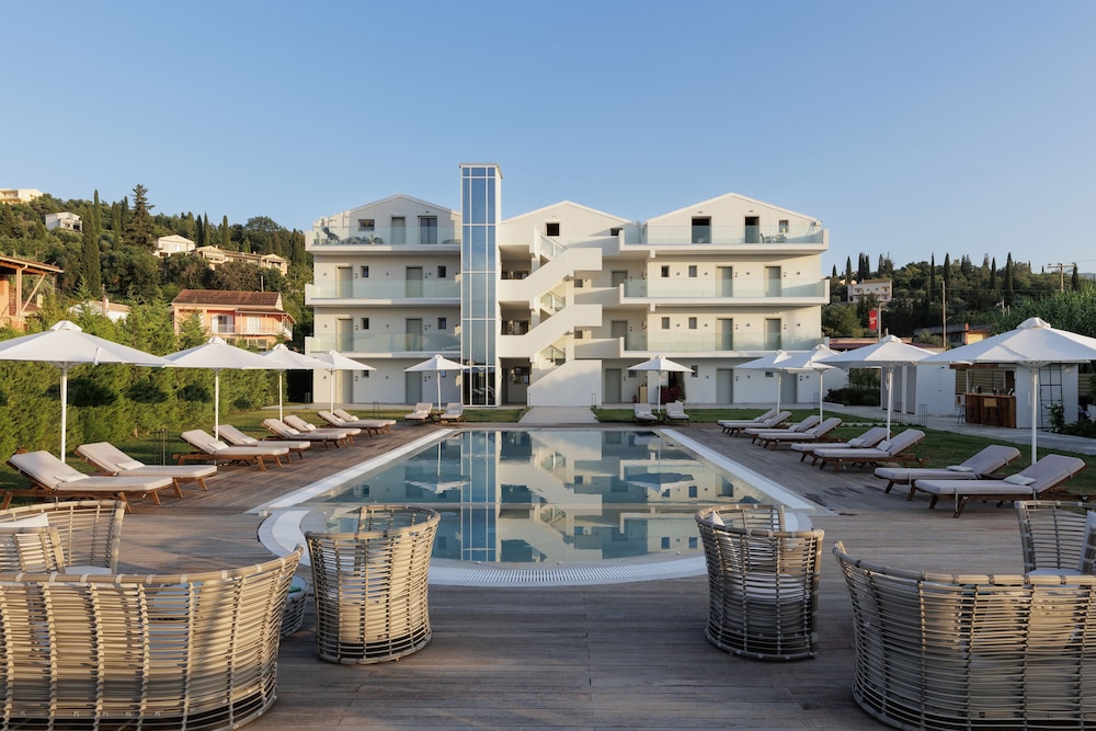 V Luxury Suites — Swimming pool in Perama (Corfu), Ionian Islands