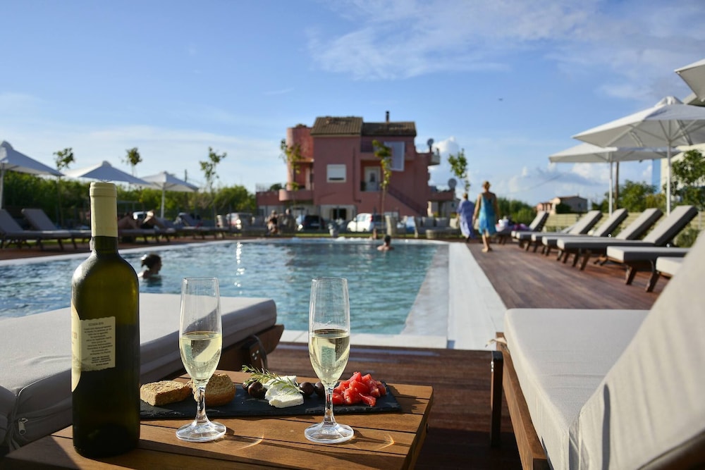 V Luxury Suites — Swimming pool in Perama (Corfu), Ionian Islands